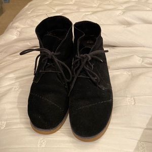 Tom’s suede lace up booties. Size 8
